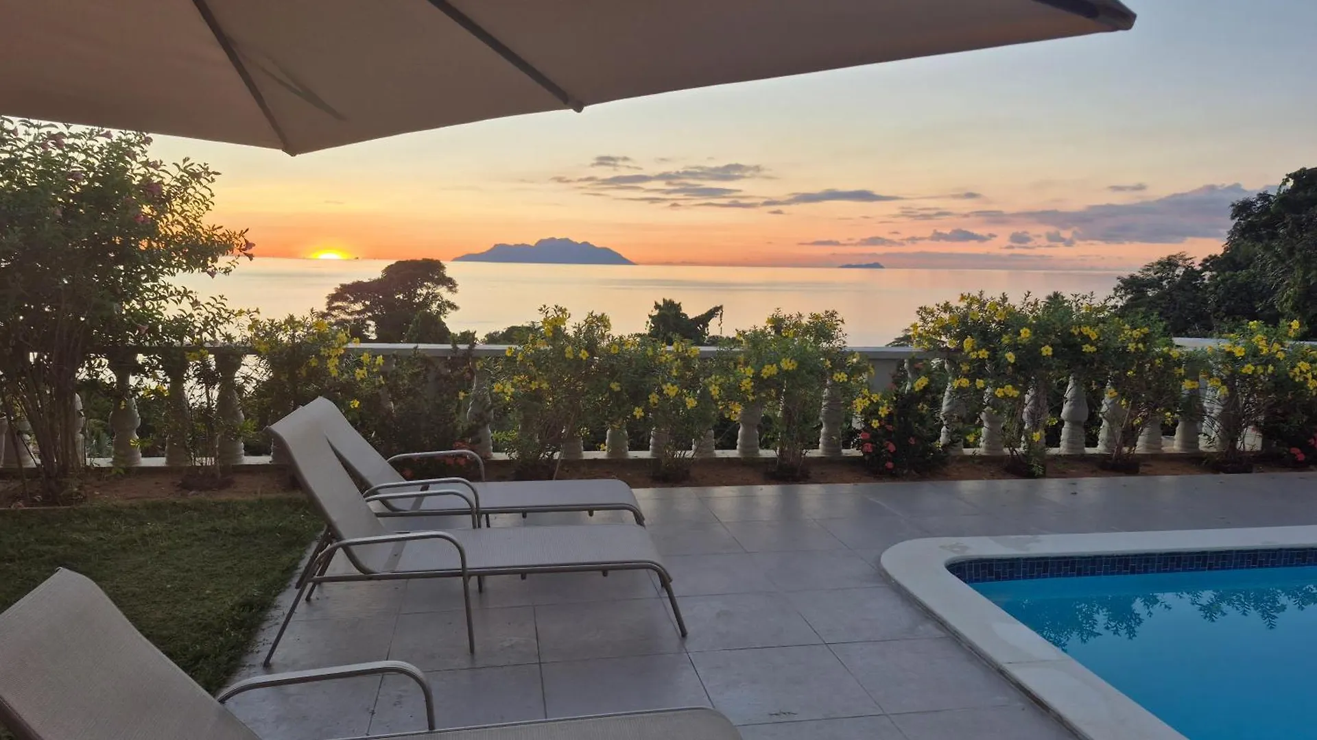 *** Bed & Breakfast Calm Sorento Glacis  Seychelles